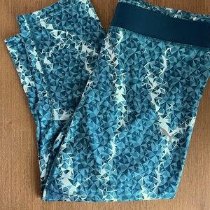 Puma “All Eyes On Me” 3/4 length capri running leggings 🏃🏽‍♀️ NWOT
